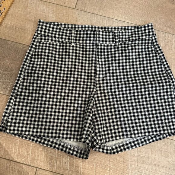 OLD NAVY WOMENS BLACK PLAID HIGH RISE PIXIE SHORTS 4 - Picture 1 of 7